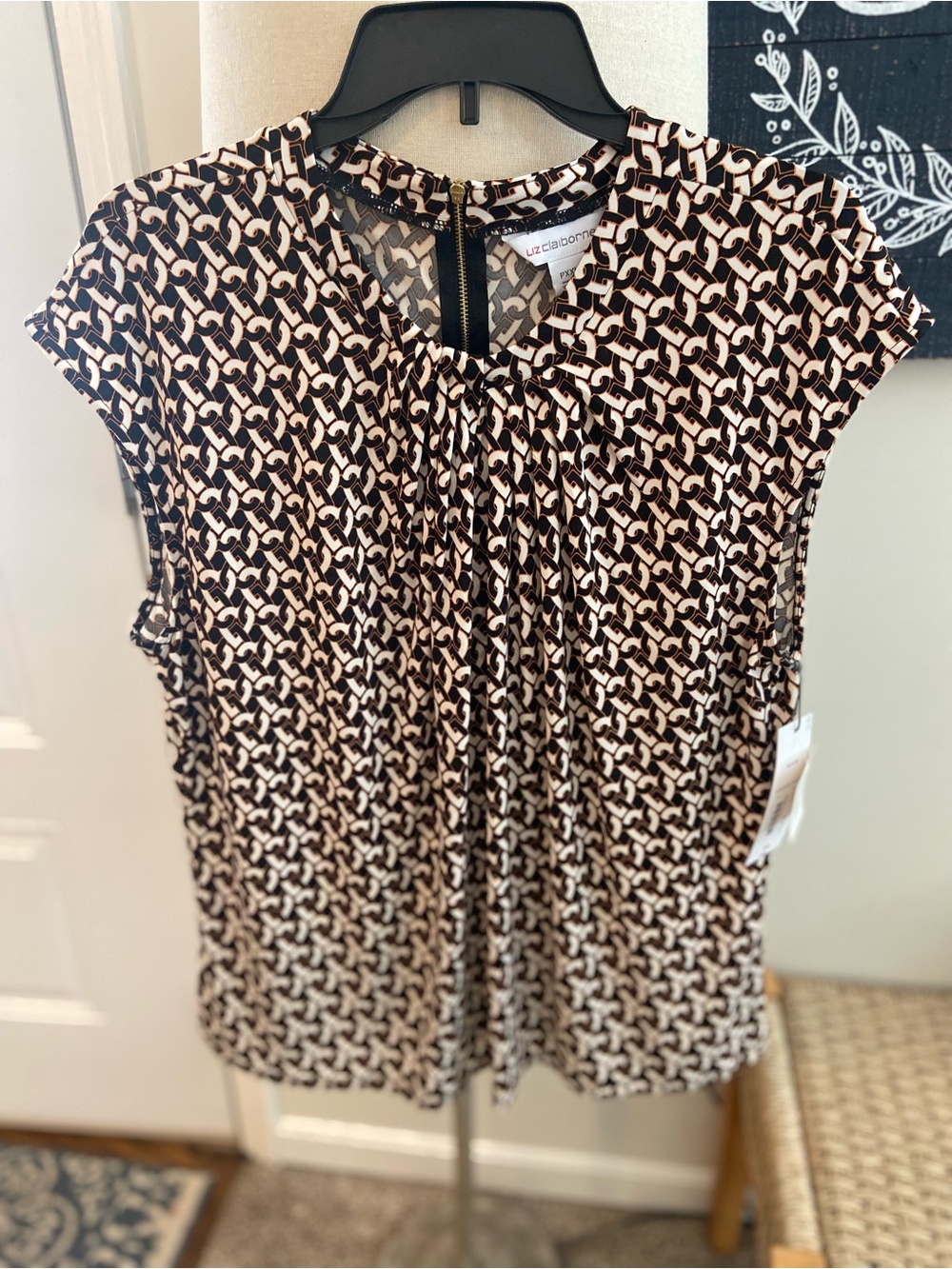 Liz Claiborne women’s blouse- NWT- petite XXL- black heart shape pattern